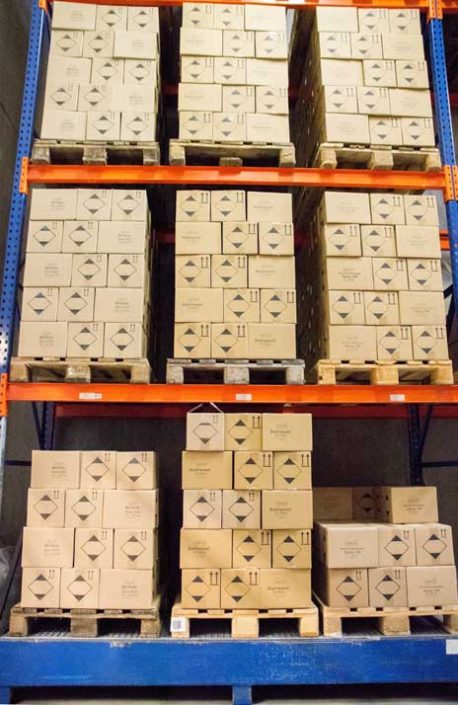 Warenlager Regale mit fertiger Ware