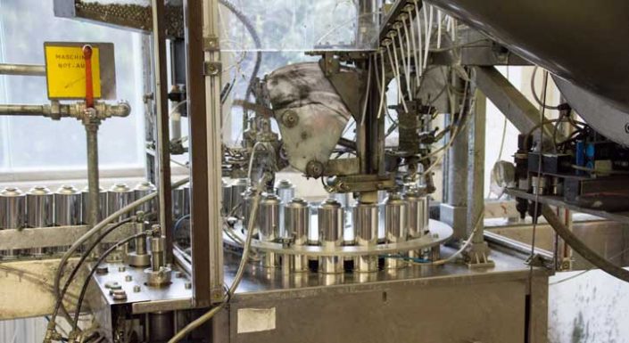 Aerosol-Befüllung Maschine die Aerosole befüllt